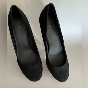 NWOT Apt 9 Black Wedge Size 9